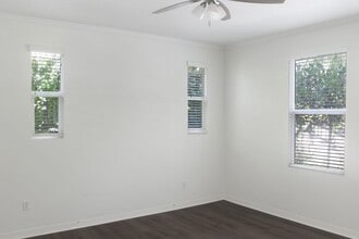 2480 E Villa St in Pasadena, CA - Building Photo - Building Photo