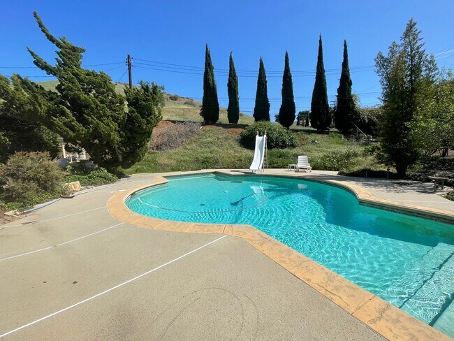 2 Marimar St in Thousand Oaks, CA - Building Photo - Building Photo