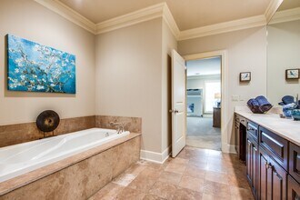 Park Hollow in Dallas, TX - Foto de edificio - Building Photo