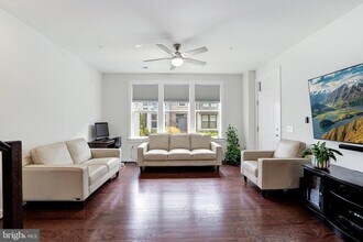 13389 Launders St in Herndon, VA - Building Photo - Building Photo