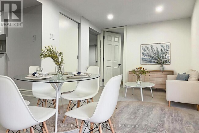 12 Villa Rd in Toronto, ON - Building Photo - Building Photo