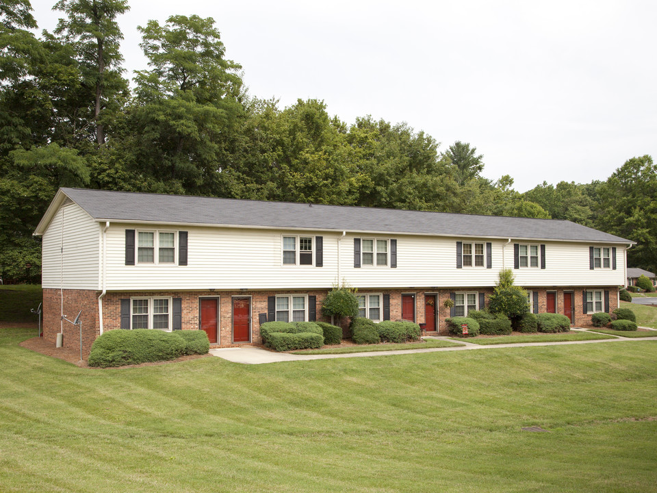 Parkview Terrace in Jamestown, NC - Building Photo