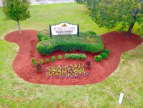 Monaco Lake Townhomes in Pascagoula, MS - Foto de edificio - Building Photo