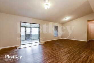 1907 Landside Dr in Valrico, FL - Foto de edificio - Building Photo