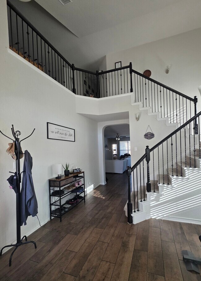 13811 Newman Stage in San Antonio, TX - Building Photo - Building Photo