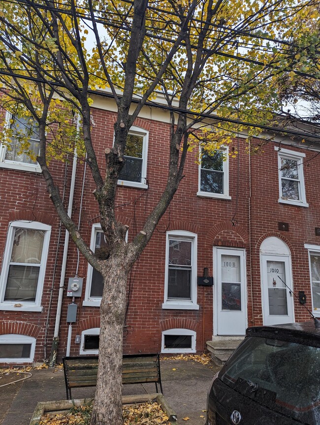 property at 1008 W 5th St