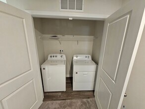 4137 Lurelin Ln in Charlotte, NC - Building Photo - Building Photo