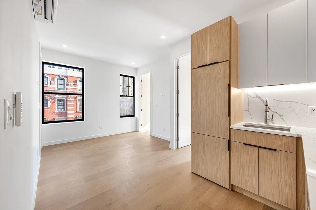 141 Second Avenue in New York, NY - Building Photo