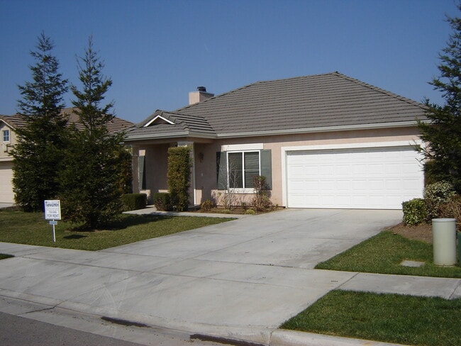 property at 944 W Russell Ave