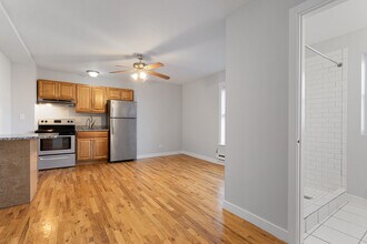 7450 N Greenview Ave in Chicago, IL - Building Photo - Building Photo