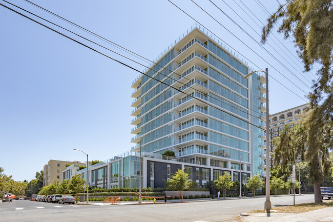 Four Seasons Private Residences in Los Angeles, CA - Foto de edificio - Primary Photo