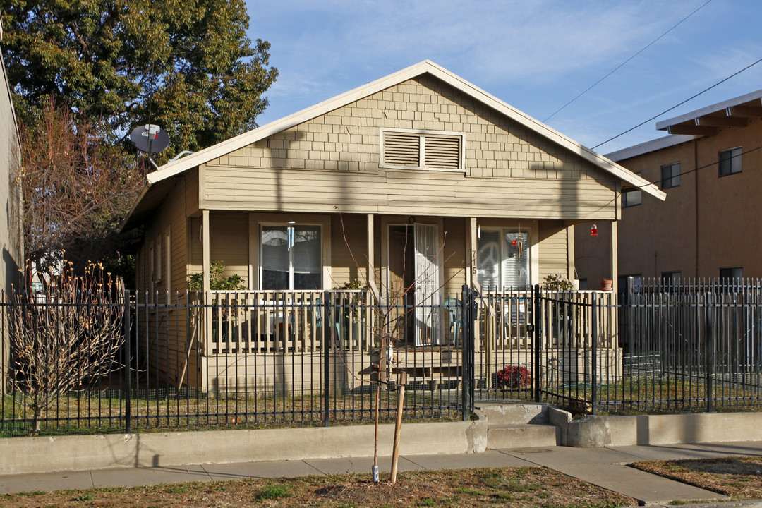 715 Dixieanne Ave in Sacramento, CA - Foto de edificio