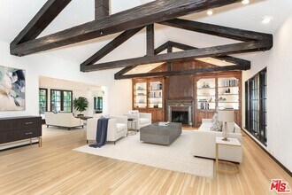 806 N Alpine Dr in Beverly Hills, CA - Building Photo - Building Photo