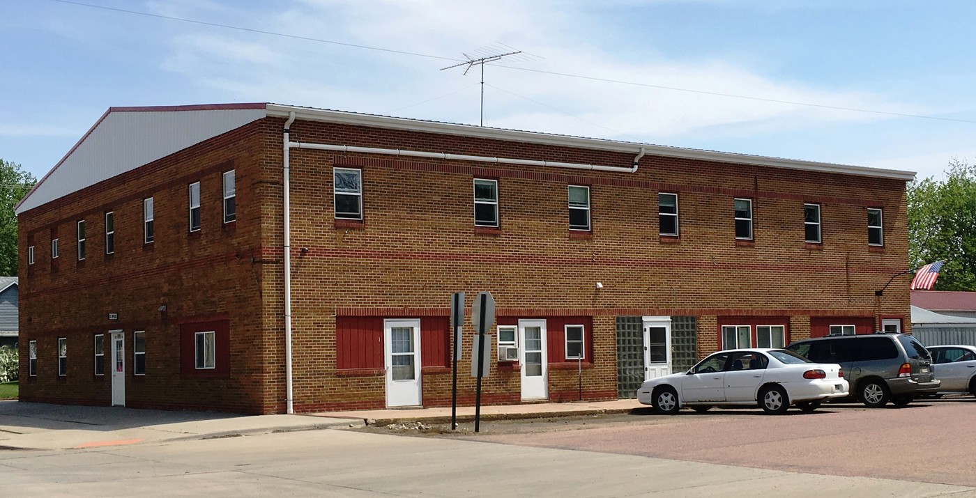 101 E 5th St in Freeman, SD - Building Photo