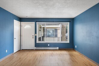 9484 N Alma Ave in Portland, OR - Foto de edificio - Building Photo