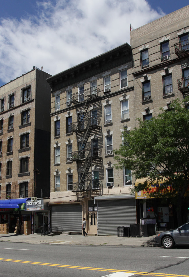 2204-2206 Amsterdam Ave in New York, NY - Building Photo - Building Photo