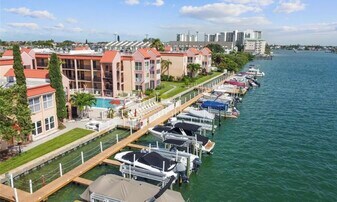 8901 Blind Pass Rd in St Pete Beach, FL - Building Photo