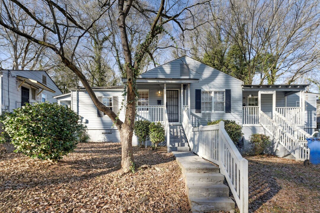 1369 Byrere Terrace SW in Atlanta, GA - Building Photo