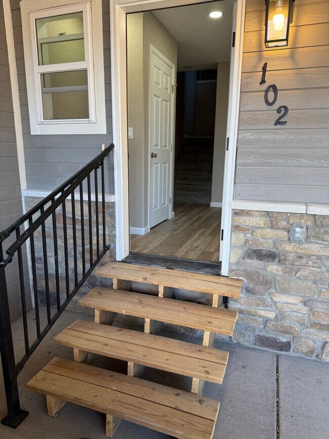 227 Crestone Ave in Colorado Springs, CO - Foto de edificio - Building Photo