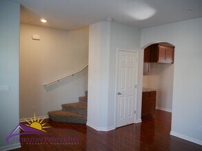 8150 Weeping Willow Ln in Sacramento, CA - Building Photo - Building Photo
