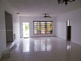 1121 NE 199th St in North Miami Beach, FL - Building Photo