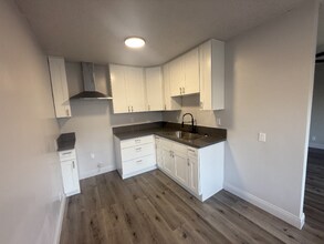 1740 S La Brea Ave in Los Angeles, CA - Building Photo - Building Photo