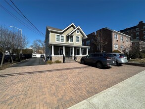 39 Grand Ave in Rockville Centre, NY - Foto de edificio - Building Photo