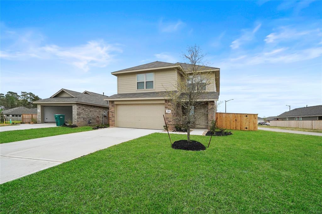219 Sage River Ct in Willis, TX - Foto de edificio
