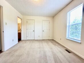 805 Old Gray Station Rd in Johnson City, TN - Foto de edificio - Building Photo