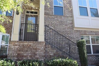 561 Sunset Park Dr in Suwanee, GA - Building Photo - Building Photo