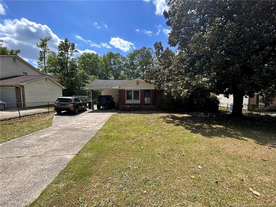 422 Lansdowne Rd in Fayetteville, NC - Building Photo