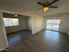 5249 W Crocus Dr in Glendale, AZ - Building Photo - Building Photo