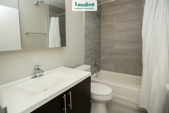 1 E Delaware Pl, Unit 11F.1002 in Chicago, IL - Building Photo - Building Photo