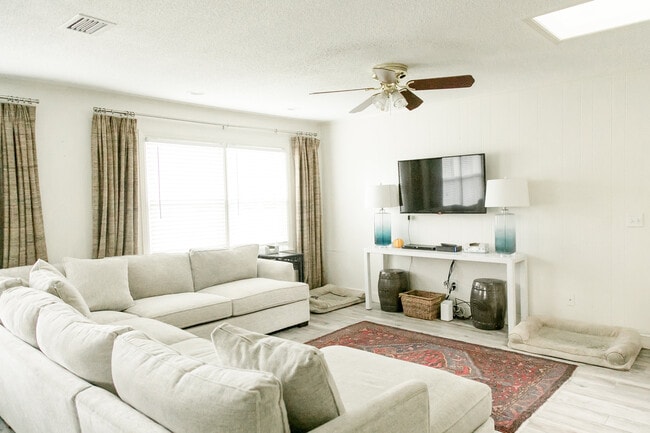 509 Rivera Dr in St. Simons Island, GA - Building Photo - Building Photo