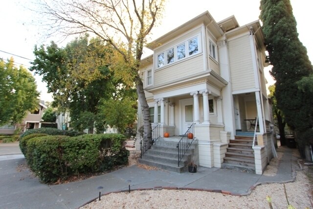 6401 Regent St in Oakland, CA - Building Photo - Building Photo