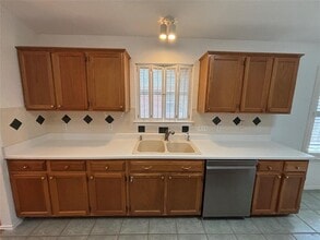 1300 Leah Ln in Round Rock, TX - Building Photo - Building Photo