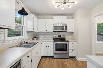 6422 English Oaks Dr in Raleigh, NC - Building Photo - Building Photo