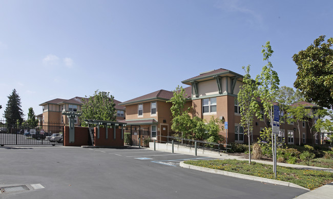 Broadmoor Plaza in San Leandro, CA - Building Photo - Building Photo