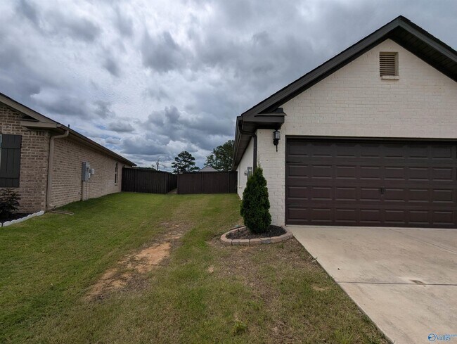 124 Varina Dr in Owens Cross Roads, AL - Building Photo - Building Photo