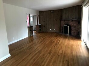 24962 Chestnut St in Santa Clarita, CA - Building Photo - Building Photo