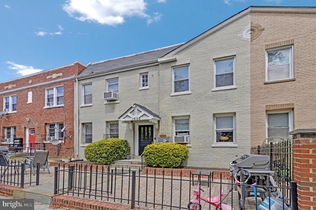 1602 Isherwood St NE in Washington, DC - Foto de edificio