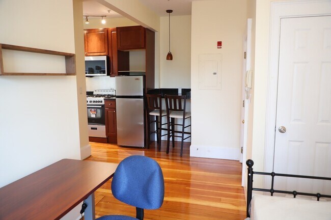 75 Burbank St, Unit 401 in Boston, MA - Building Photo - Building Photo