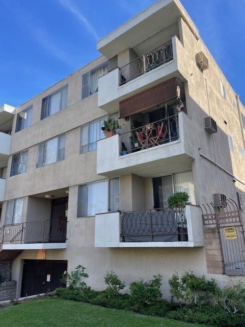 516 S Alexandria Ave in Los Angeles, CA - Foto de edificio - Building Photo