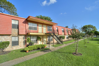 Dover Apartments in Houston, TX - Foto de edificio - Building Photo