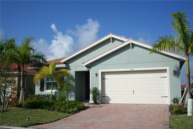 3944 Cross Water Dr in North Fort Myers, FL - Building Photo - Building Photo