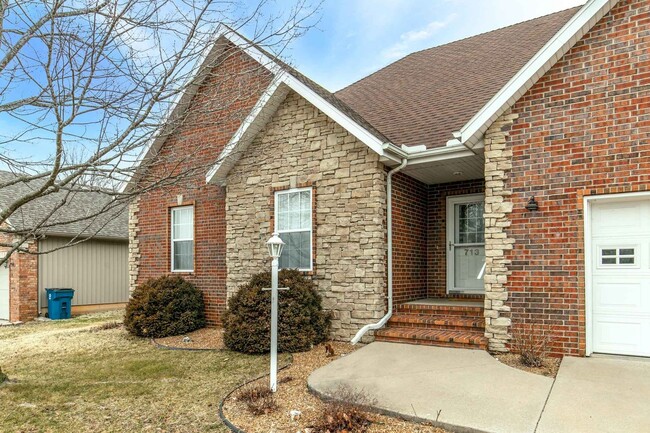 713 River Rock Ct in Nixa, MO - Foto de edificio - Building Photo