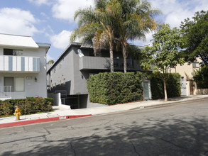 1235 N Ogden Dr in Los Angeles, CA - Building Photo - Building Photo