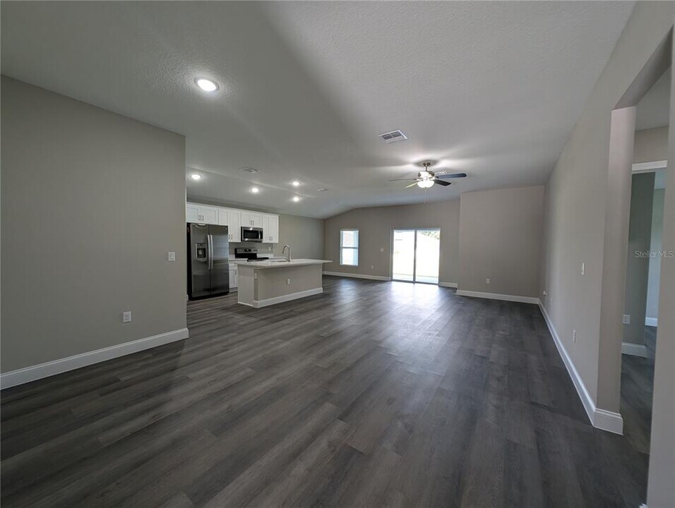 147 Kroll Ln in Lady Lake, FL - Building Photo