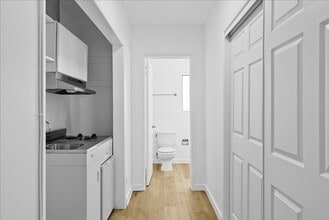 11661 Erwin St in Los Angeles, CA - Building Photo - Building Photo