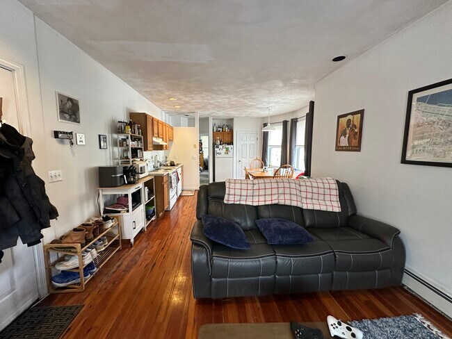 58 Mansfield St, Unit 2 in Boston, MA - Foto de edificio - Building Photo